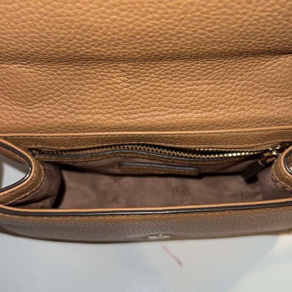 Tory Burch Tan Leather Crossbody/Clutch with Gold Chain Strap - Picture 4 of 5